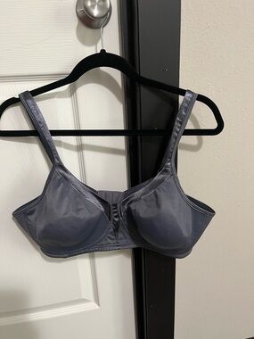 Supportive Wireless-Style Gray Bra for Women